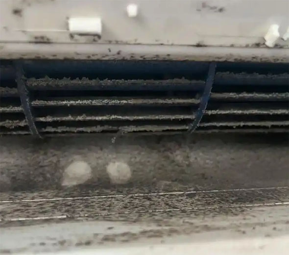 仁化空调吹的风有股烧焦味是怎么回事